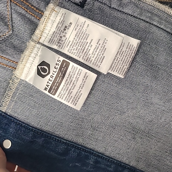 Levis Denim jean trucker jacket distressed size medium - Picture 4 of 11